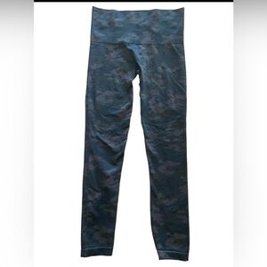 Spanx Size‎ Medium Look At Me Now Seamless Camo Leggings